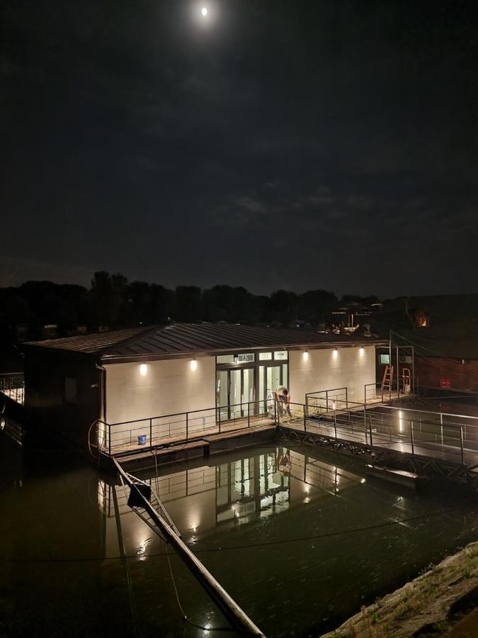 Swan Hotel Belgrade Luaran gambar