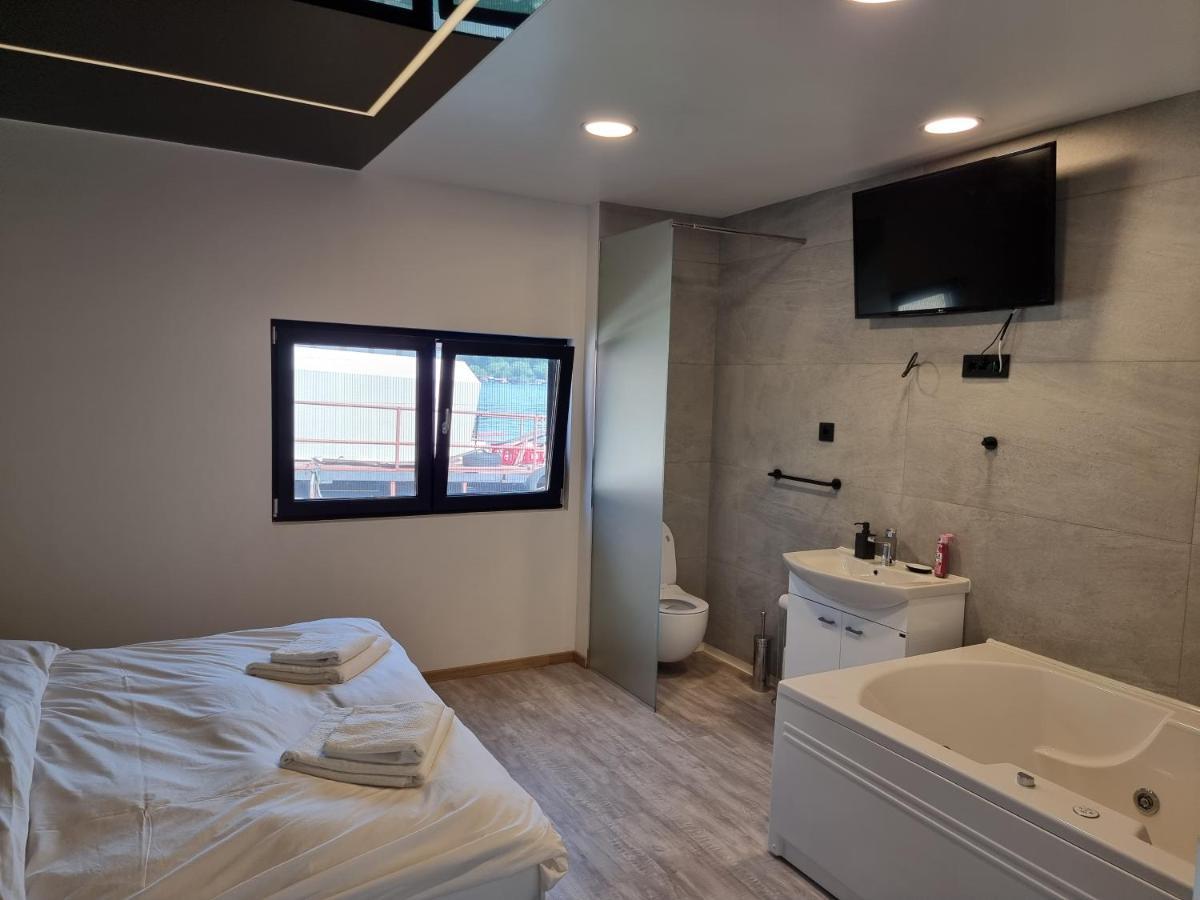 Swan Hotel Belgrade Luaran gambar