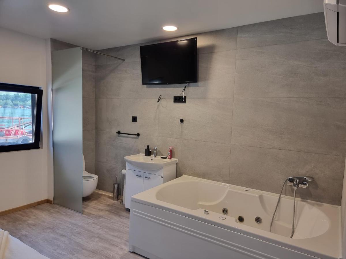 Swan Hotel Belgrade Luaran gambar